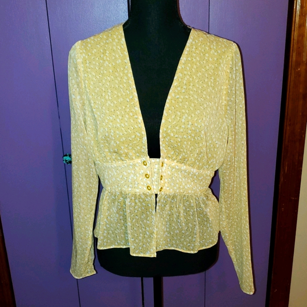 🔥SALE🔥 Yellow with flowers long sleeve cropThe East Order